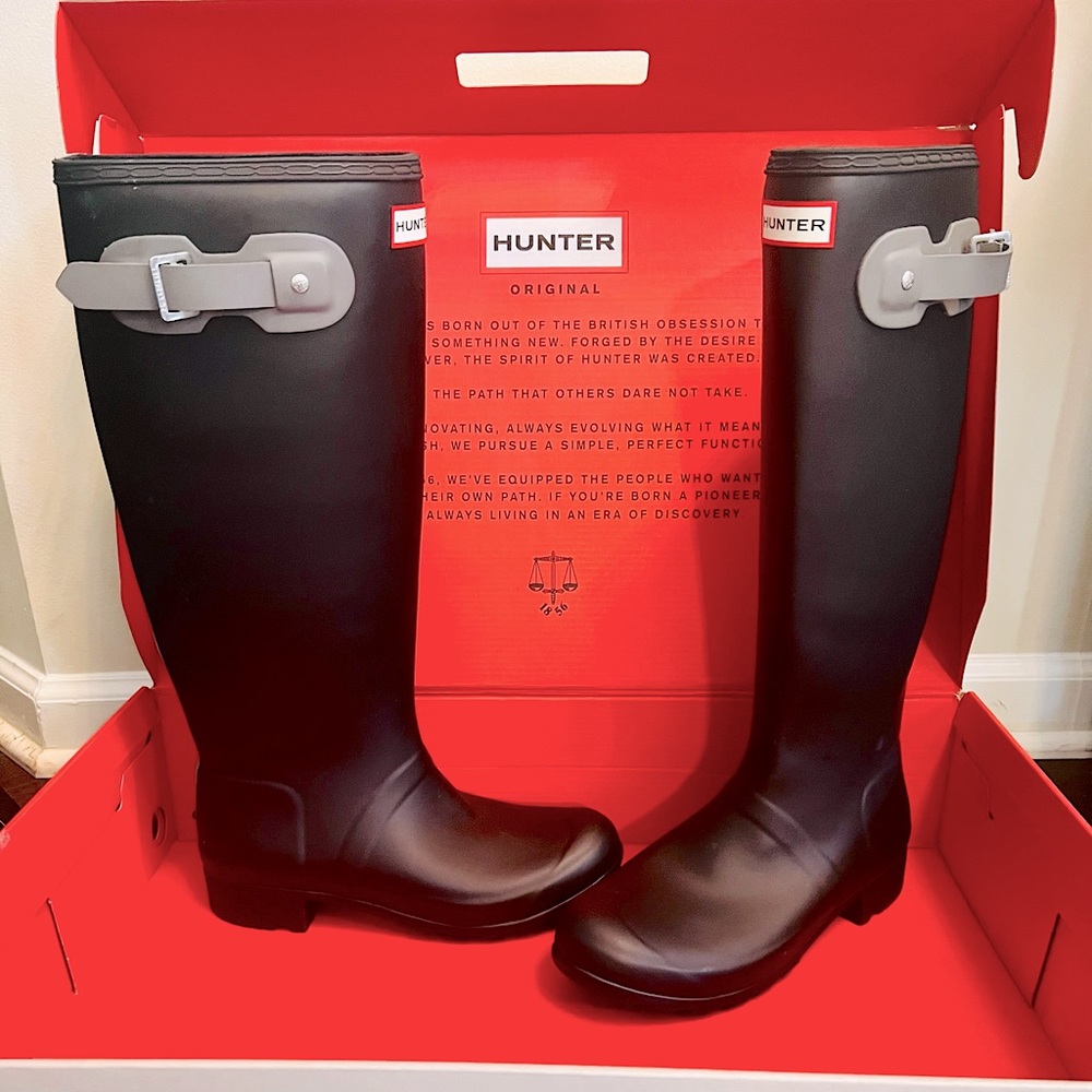 Brand New Hunter Tour Packable Rainboots - 8